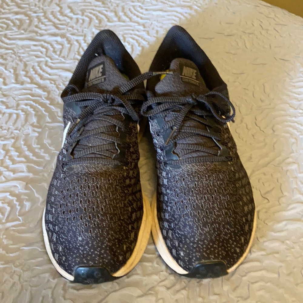 Daughters gently used Nike tennis shoes